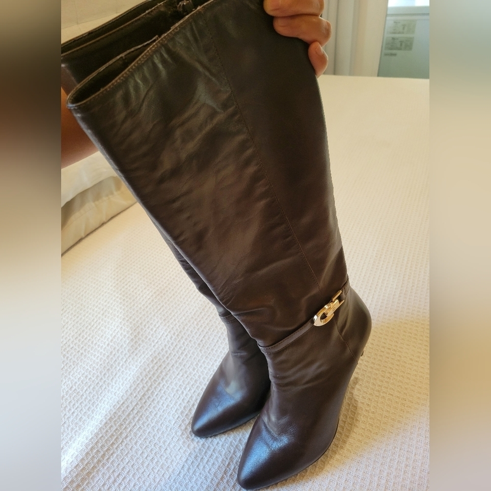 Elegant Brown Leather Knee-High Boots - Picture 12 of 12
